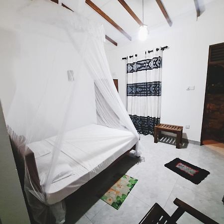 Guruge Guest House Ahangama Ngoại thất bức ảnh