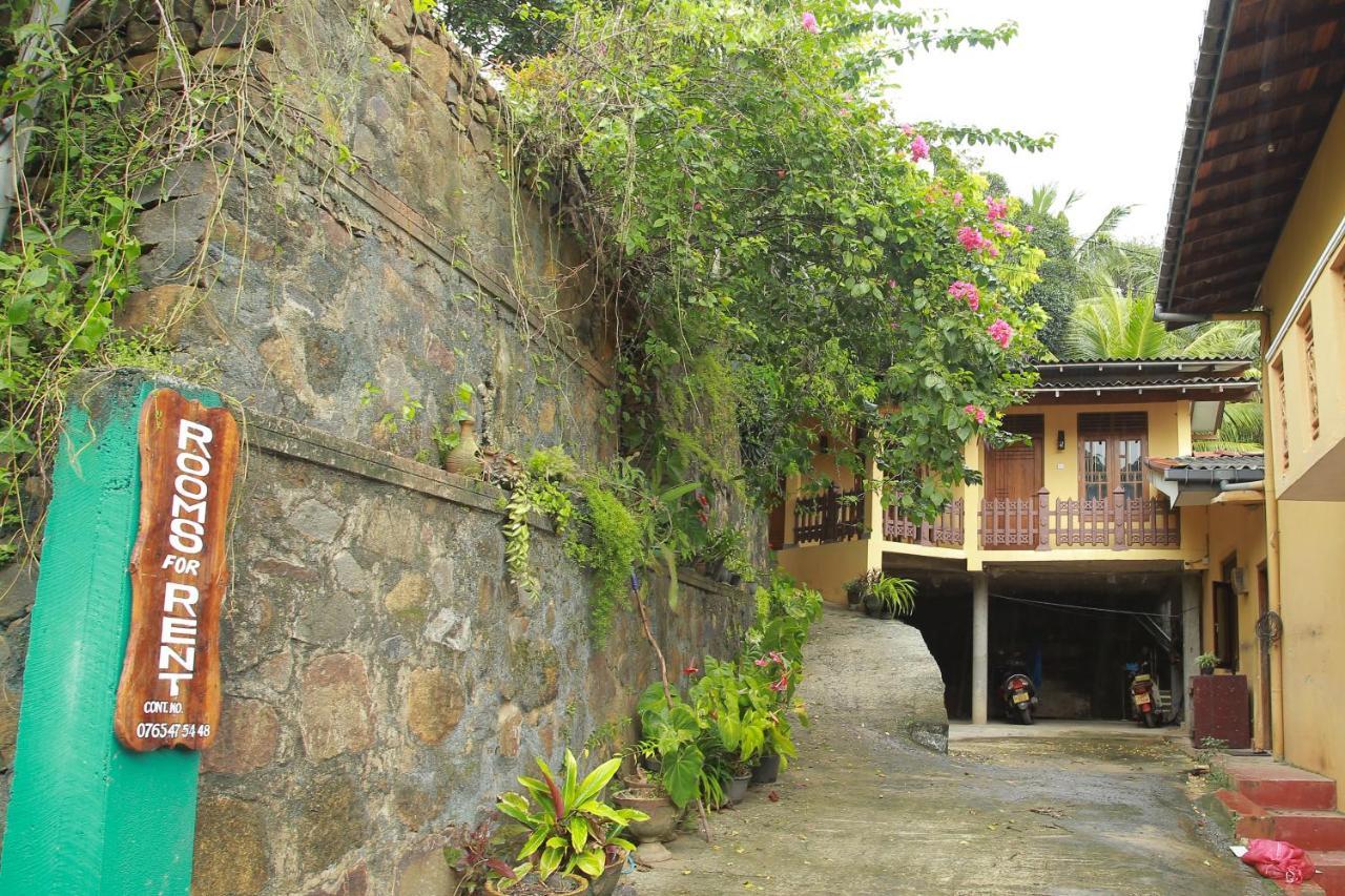 Guruge Guest House Ahangama Ngoại thất bức ảnh